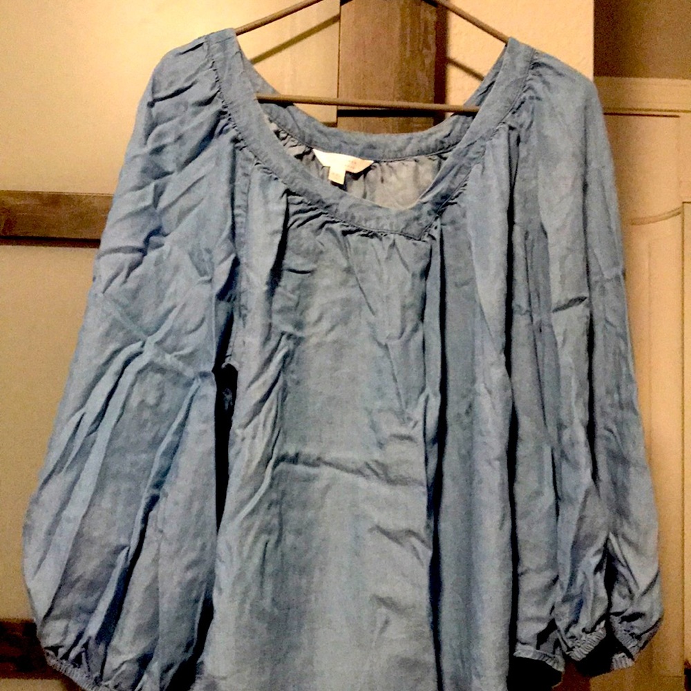Wide arms top